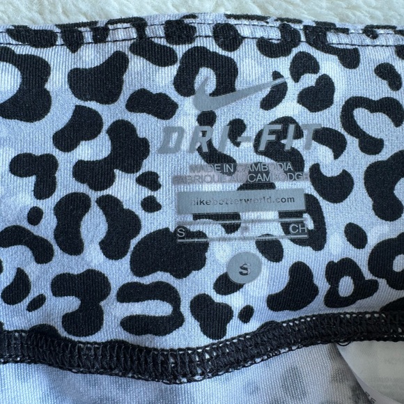 Nike Leopard print capri S size black and white - Picture 2 of 5